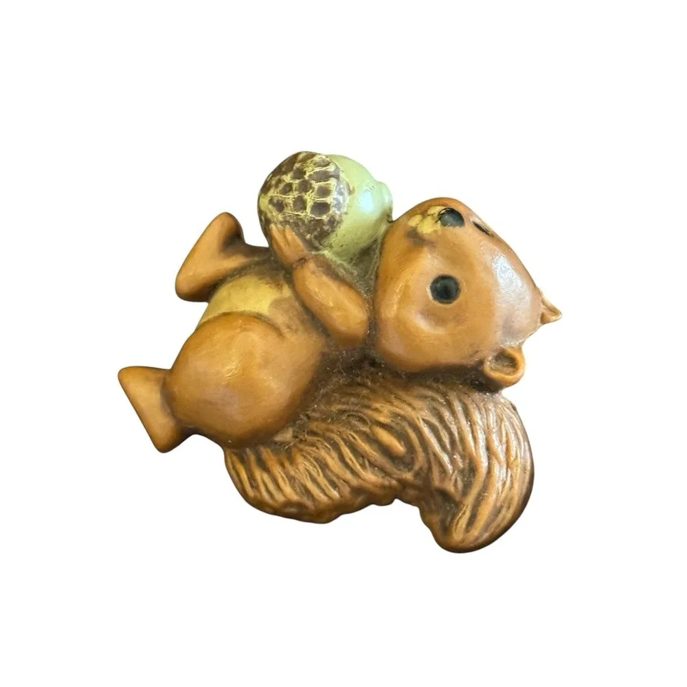Hallmark Vintage Thanksgiving Squirrel Acorn Pin Brooch Kitsch Card Holder